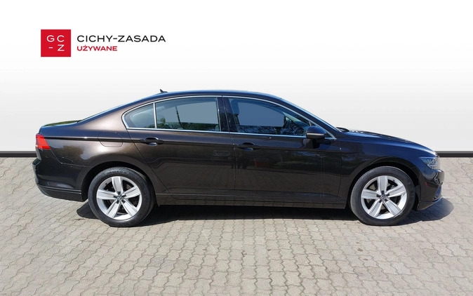 Volkswagen Passat cena 102900 przebieg: 59000, rok produkcji 2019 z Pasłęk małe 379